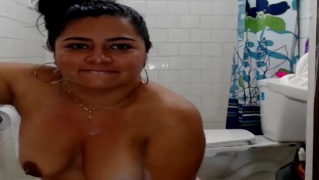 Colombian MILF Naked In Her Bathroom