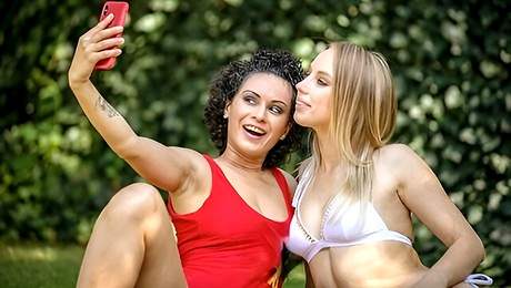 Kira Thorn and Stacy Bloom are enjoying pussy licking so much