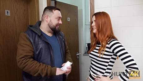 Blowjob dirt with cover girl Charlie Red from Hunt4k